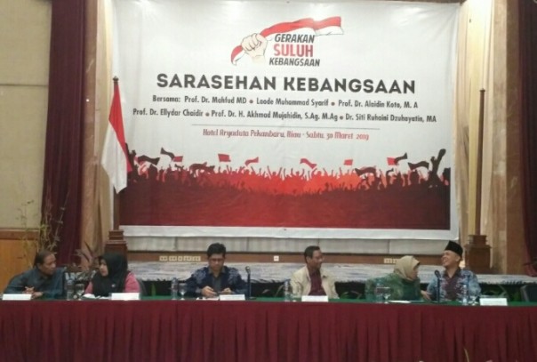 Prof Mahfud MD dan Wakil Ketua KPK Laode di acara Sarasehan Kebangsaan di Pekanbaru, Riau (foto/riki)