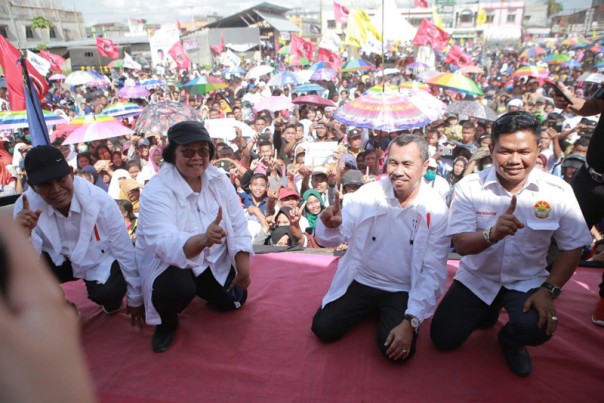 Siti Nurbaya dan Syamsuar saat kampanye di Kandis/IST
