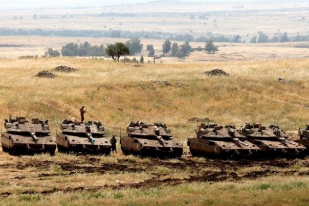 Sejumlah tank milik Israel yang berjaga-jaga di kawasan Dataran Tinggi Golan. Sikap Israel mencaplok kawasan milik Suriah itu terus menuai kecaman dari berbagai pihak. Foto: int 