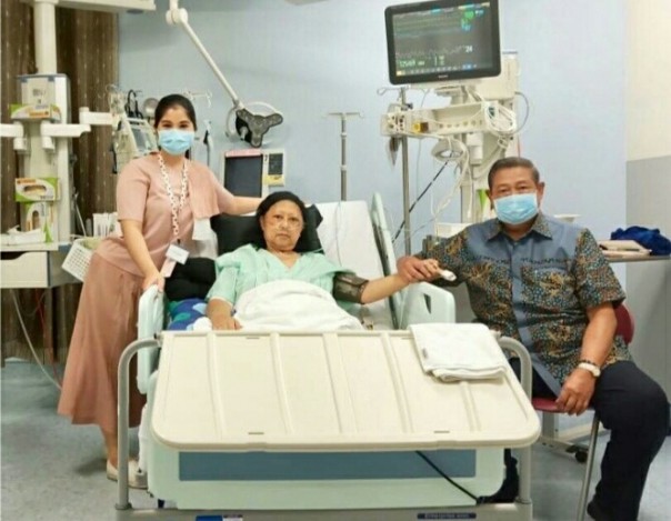Ani Yudhoyono ditemani SBY dan Anisa Pohan (foto/instagram)
