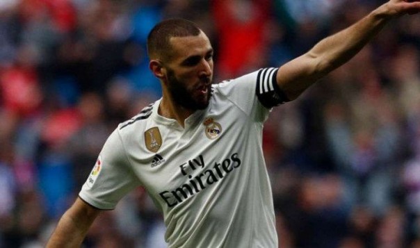 Karim Benzema tampil sebagai pahlawan Madrid saat menundukkan Eibar. Foto: int 