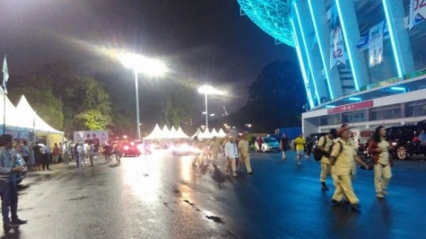 Massa pengikut kampanye Prabowo-Sandi tampak mulai mendatangi Gelora Bung Karno Jakarta, sejak tadi malam. Foto: int 
