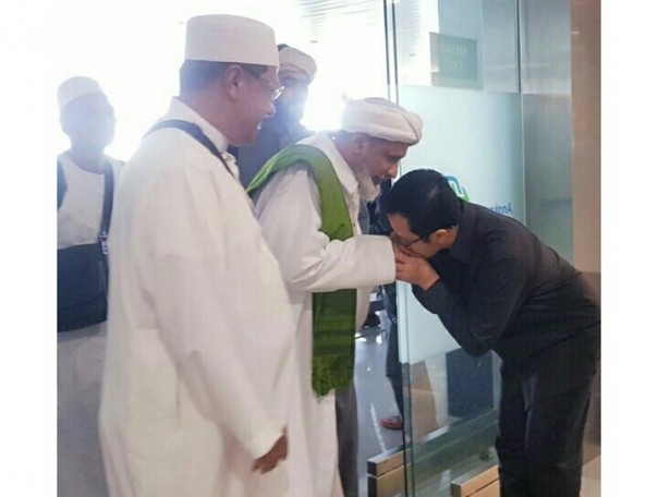 Ustaz Yusuf Mansur menyambut Habib Umar Jaelani (foto/instagram)