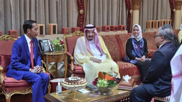 Presiden Jokowi didampingi Ibu Iriana memenuhi undangan Raja Salman. Foto: int  