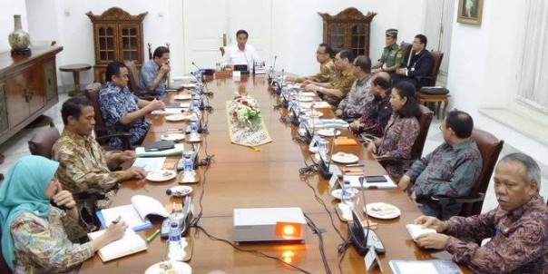 Presiden Joko Widodo saat rapat dengan sejumlah menteri