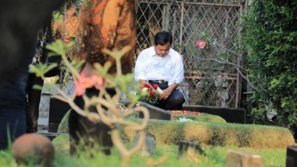 Prabowo Subianto ziarah ke makam ayahnya