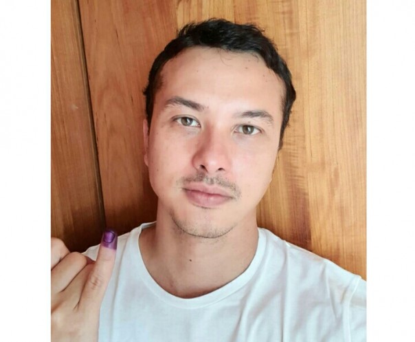 Nicolas Saputra unggah foto selfie sehabis nyoblos di TPS (foto/instagram)