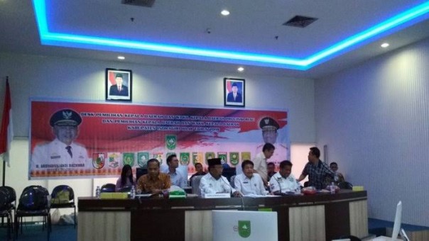 Gubernur Riau, Syamsuar saat melakukam teleconference dengan Mendagri terkait persiapan pemilu beberapa waktu lalu