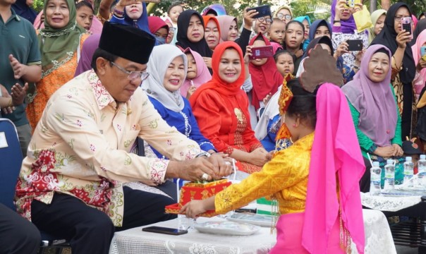 Bupati HM Wardan saat menghadiri Peringatan Hari Kartini ke 140 Tahun 2019, Ahad (21/4)./ADV