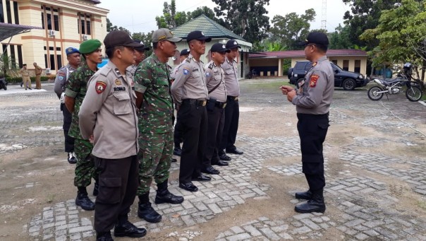 Pengamanan Rapat pleno hasil pemungutan suara pemilu oleh Panitia Pemilihan Kecamatan (PPK) /hari