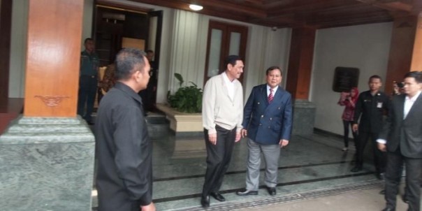 Luhut Binsar bertemu Prabowo dalam sebuah acara beberapa waktu lalu. Foto: int 