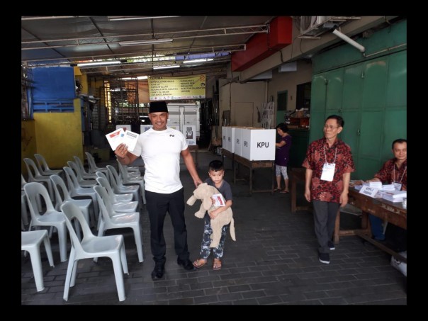 Masyarakat Pekanbaru melakukan pencoblosa pada pemilu 2019