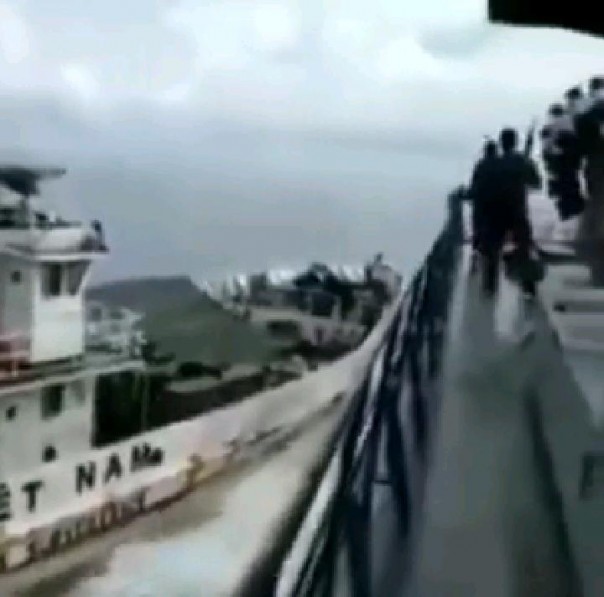 Kapal Vietnam tabrak kapal TNI AL