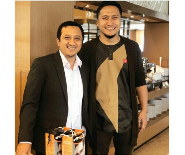 Arie Untung unggah foto bersama Ustaz Yusuf Mansur di instagram pribadinya (foto/int)