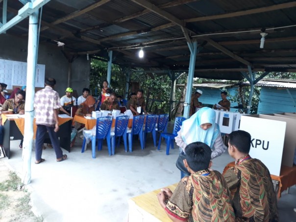 Proses pemungutan suara di salah satu TPS di Pekanbaru