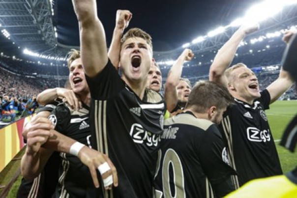 Ajax menang di kandang Tottenham, membuka peluang lolos final Liga Champions (foto/int)