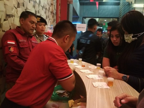 Direktur Resnarkoba Polda Riau Kombes Suhirman langsung memimpin razia dengan target penyalahgunaan narkoba.