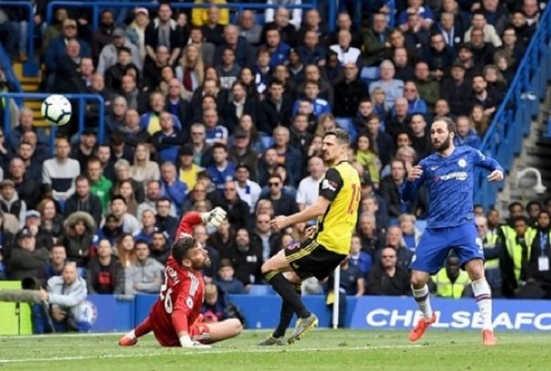 Gonzalo Higuain sukses mencetak gol ketiga untuk Chelsea. Foto: int 