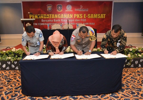 MoU E-Samsat Bank Riau Kepri yang dilakukan oleh Bank Riau Kepri, Jasa Raharja Kepri, Polda Kepri dan BP2RD Kepri