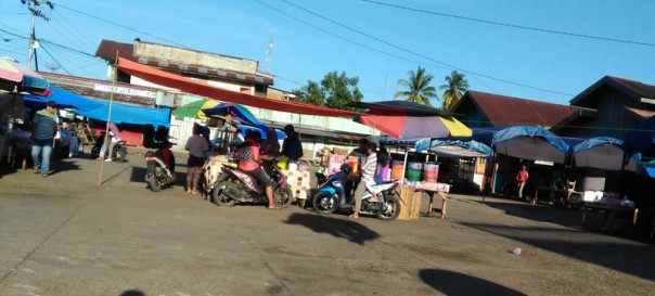 Pedagang takjil di Pasar Lubuk Jambi/zar