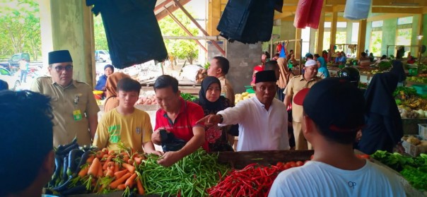 Dinas Perdagangan dan Perindustrian (Disperindag) melakukan sidak di Pasar Belantik Raya/lin