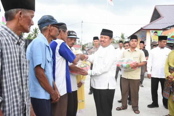 Bupati Bengkalis Amril Mukminin secara resmi membuka Pasar Murah Ramadhan di Kecamatan Bantan/hari