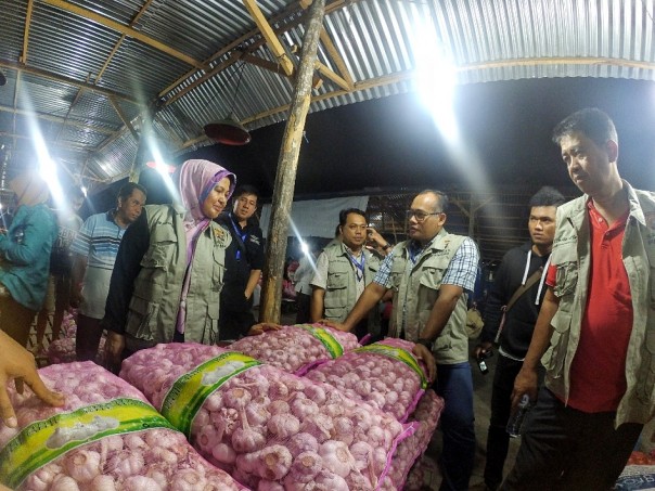 Tim Satgas Pangan Riau sidak lokasi bongkar muat di Terminal AKAP Kota Pekanbaru (foto/amri)
