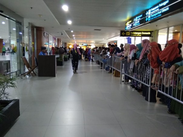 Suasana terkini Bandara Internasional Sultan Syarif Kasim II Pekanbaru setelah penurunan TBA resmi diberlakukan (foto/Surya)