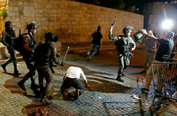 Bang Onim bagikan foto tentara Israel yang diduga bubarkan tarawih di Kompleks Mesjid Al Aqsa (foto/instagram) 