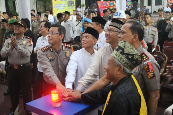 Kapolda Riau Irjen Drs. Widodo Eko Prihastopo, MM meresmikan Gedung Sentra Pelayanan Kepolisian Terpadu (SPKT)/ardi