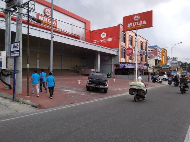 Keberadaan Mulia Department Store di Jalan Harapan Raya, Pekanbaru dikeluhkan bikin macet (foto/surya)