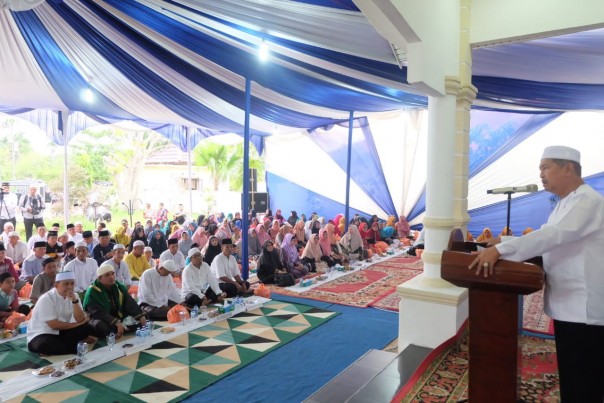 Wakil Bupati Inhil H Syamsuddin Uti menyampaikan sambutan saat menggelar buka puasa bersama di kediaman dinas/ADV