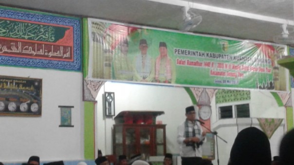 Bupati H. Mursini saat pelaksanaan Safari Ramadhan di Masjid Baitul Hamdi Desa Toar Guntor/zar  