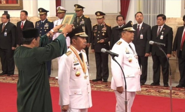 Syamsuar-Edy Natar Nasution saat dilantik menjadi Gubernur dan Wakil Gubernur Riau