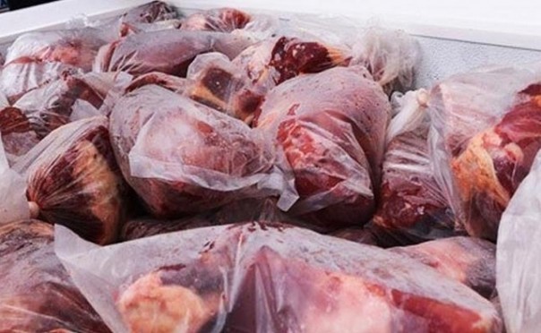 Daging kerbau beku yang dijual Bulog laris (foto/int)
