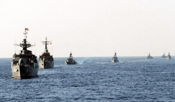 Konvoi kapal perang di perairan Teluk, yang membuat situasi di kawasan itu kian memanas. Foto: int 