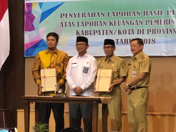 Ketua DPRD Kuansing Andi Putra, Ketua BPK RI Perwakilan Riau, Bupati H. Mursini, M.Si, Wabup H. Halim/zar
