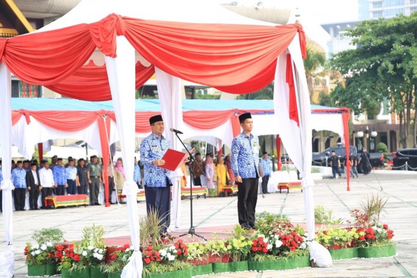 Gubernur Riau, Syamsuar saat menjadi inspektur upacara peringatan Hari Lahir Pancasila