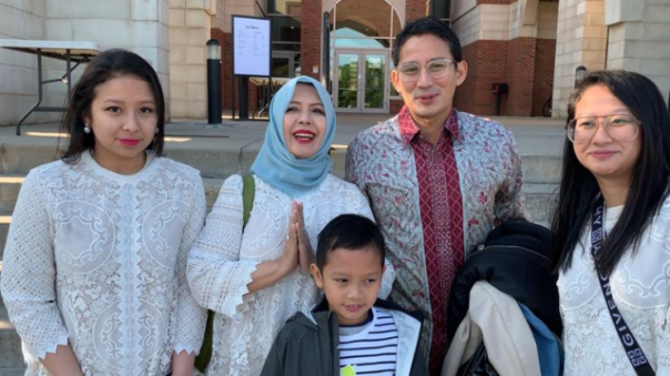 Sandiaga Uno dan keluarga mengucapkan Selamat Idul Fitri kepada rakyat Indonesia melalui akun twiternya. Foto: int 