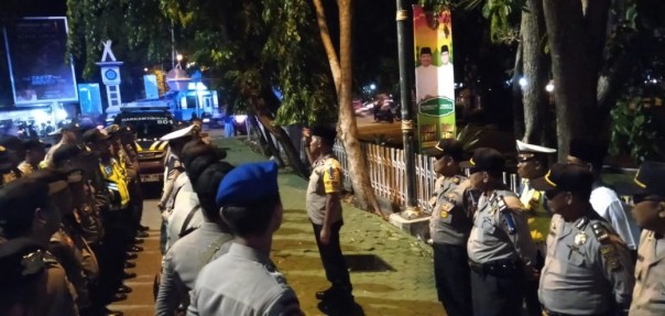 Puluhan personel Polres Bengkalis melakukan pengamanan pada malam pawai takbiran/hari