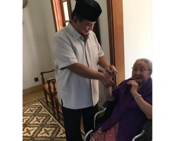 Prabowo bertemu adik ayahnya yang sudah berumur 100 tahun (foto/int)