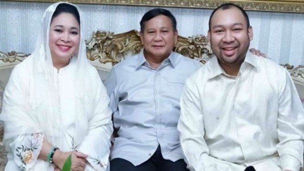 Prabowo Subianto bersama Titiek Soeharto, dan anak mereka Didit Prabowo. Foto: int 