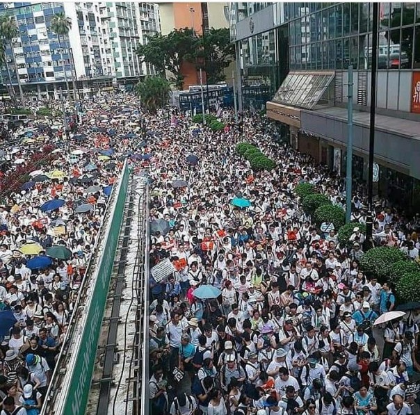 Jutaan Massa berunjuk rasa di legislatif Hongkong. Foto (internet) 