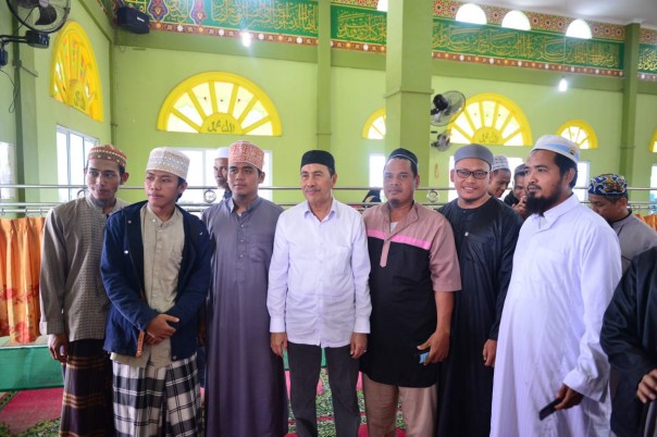 Gubernur Riau, Syamsuar saat melepas 700 santri ke Jawa Timur