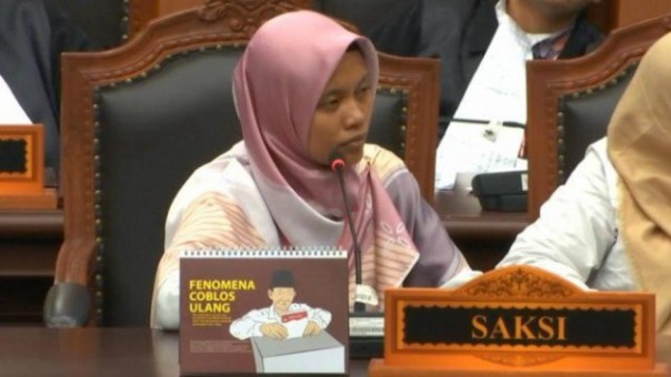 Nur Latifah memberikan kesaksian dalam sidang gugatan Pilpres di MK . Foto: int 