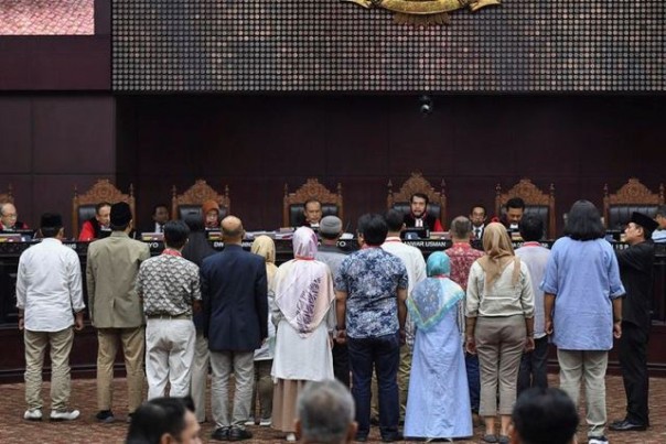 Sejumlah saksi Prabowo saat diambil sumpah dalam sidang lanjutan di MK. Foto: int 