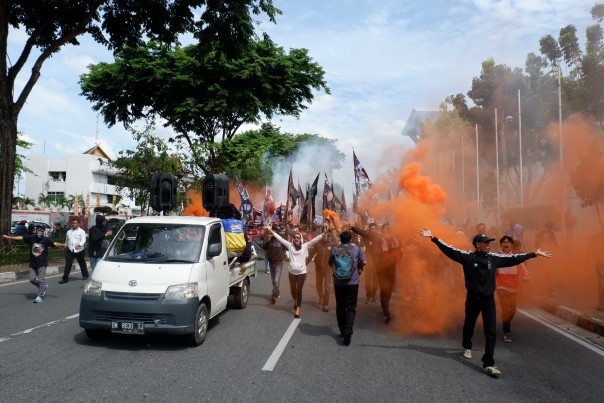 Ribuan suporter PSPS Riau Tagih Janji Gubernur Riau