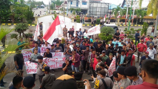 Puluhan Massa Mengatasnamakan Ampera Datangi Kantor DPRD Bengkalis