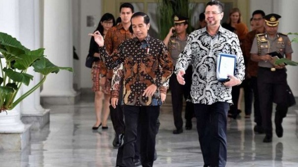 Presiden Joko Widodo dan Kepala Perwakilan Bank Dunia untuk Indonesia, Rodrigo Chaves. Foto: int 