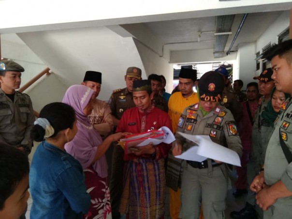 Puluhan kamar di Rusunawa Yos Sudarso Rumbai Pesisir dikosongkan (foto/Surya)